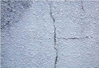 外壁のひび割れ